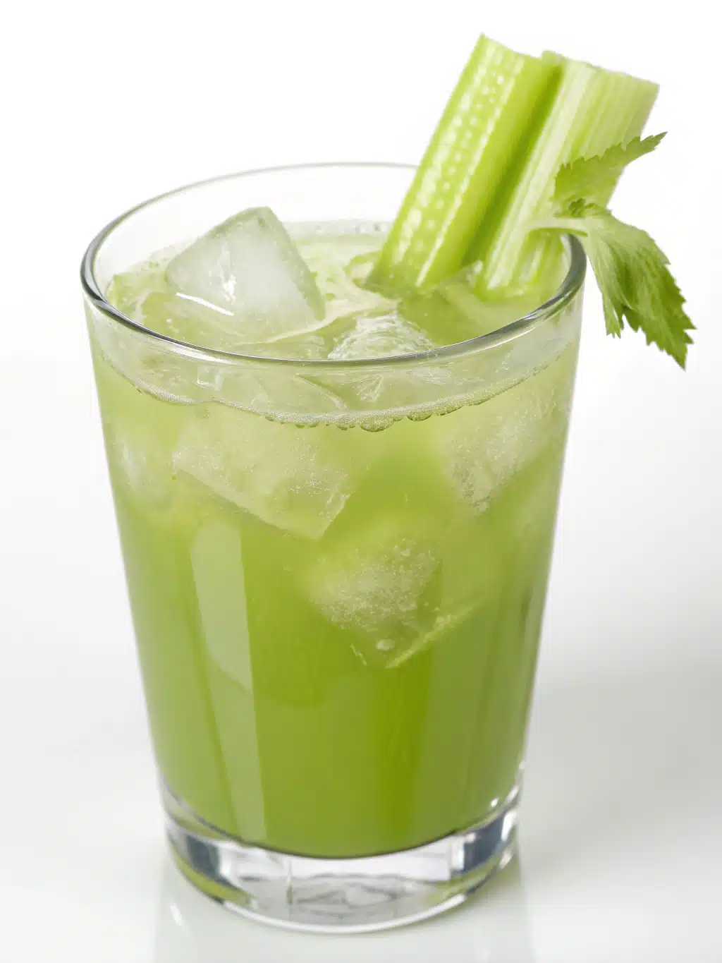 Creative ways to serve green apple juice Elegant serving ideas for celery apple juice