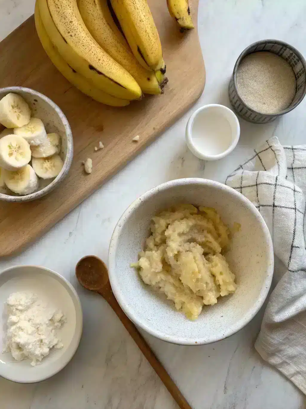 Blending banana bread latte ingredients until frothy